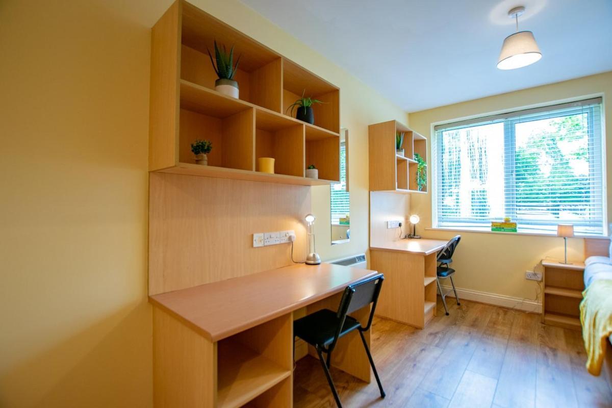 128 - Comfy 2 Bed With Parking Apartamento