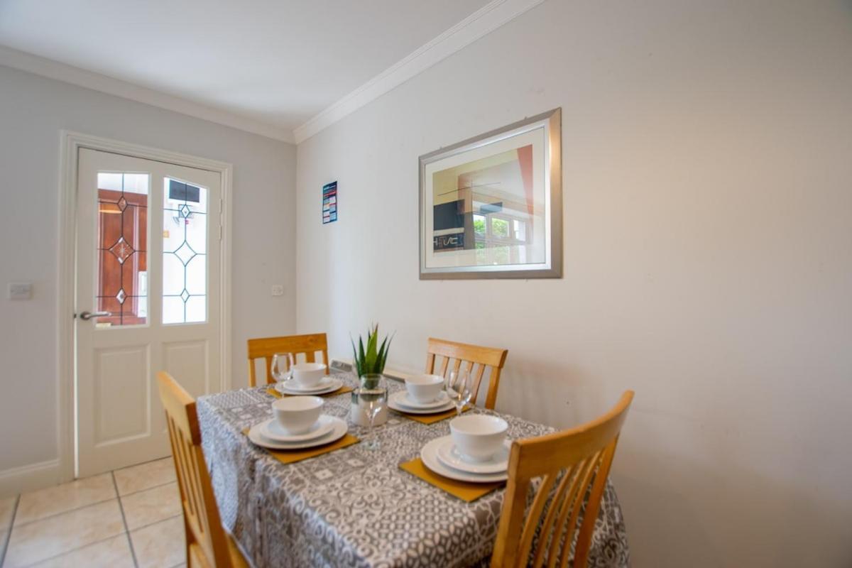 128 - Comfy 2 Bed With Parking Apartamento Galway