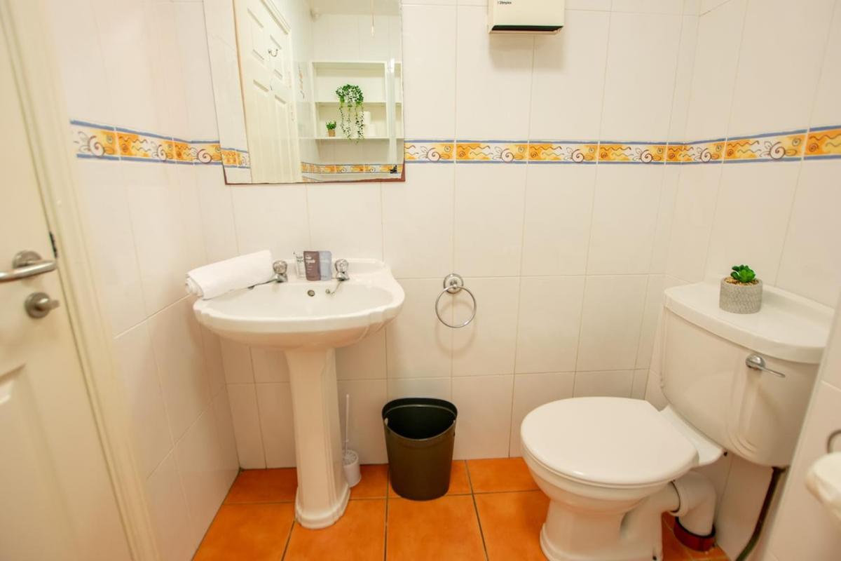128 - Comfy 2 Bed With Parking Apartamento *