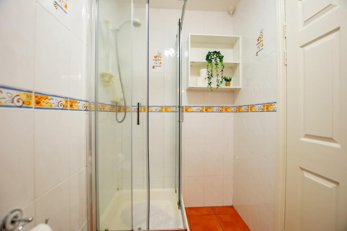 128 - Comfy 2 Bed With Parking Apartamento